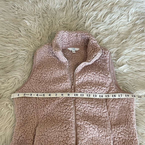 Pale Pink | Sherpa Vest - Picture 6 of 11